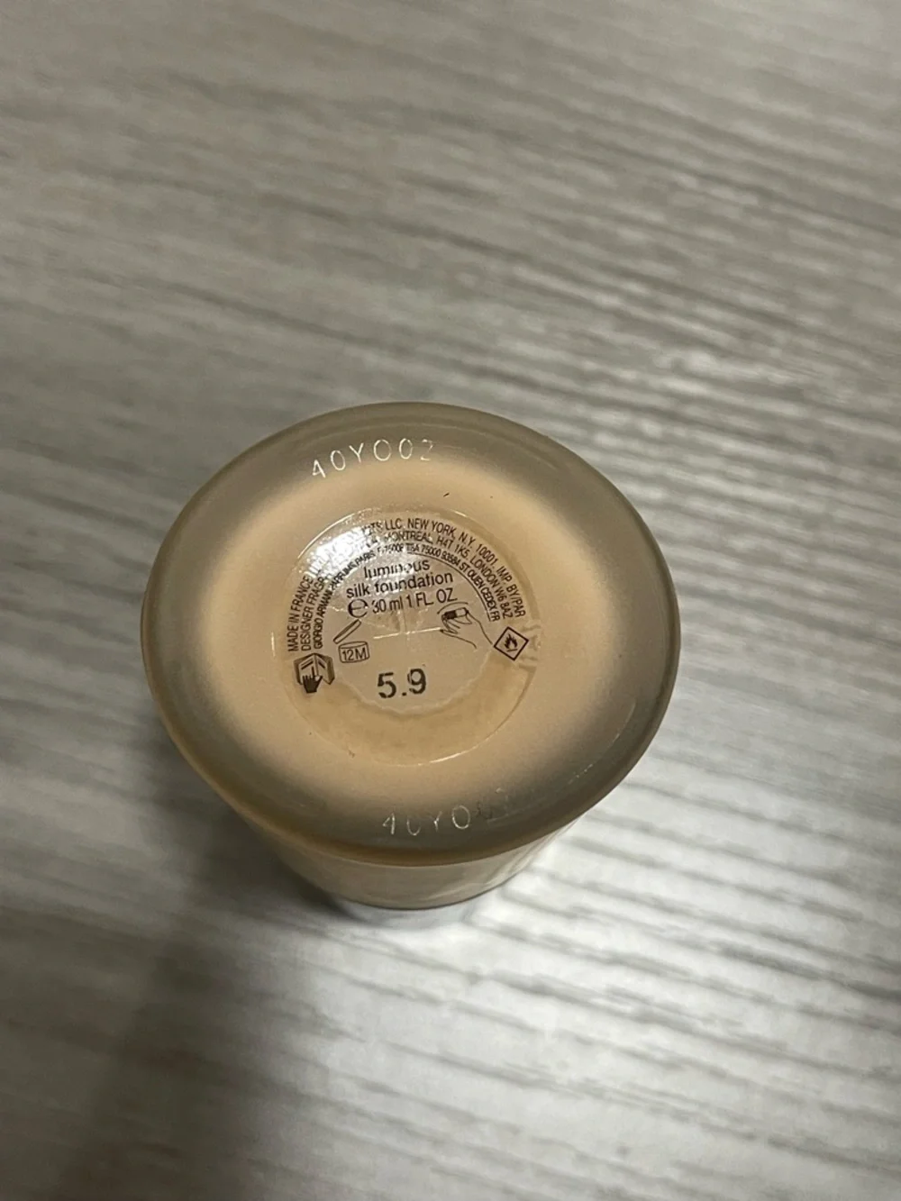 Giorgio Armani Luminous Silk Foundation Colour: 5.9 - Picture 8 of 8
